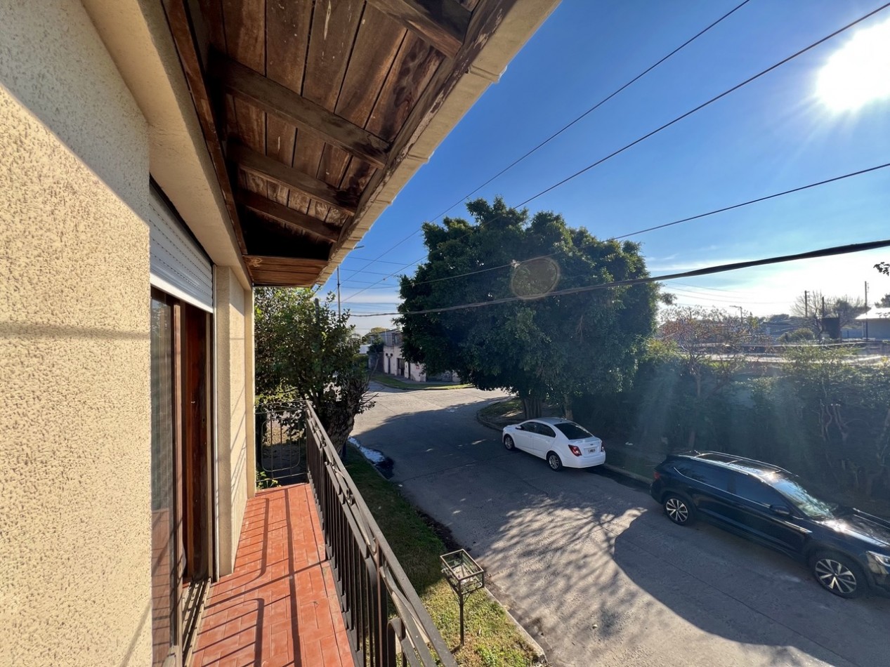 Casa imperdible en esquina | Depto, garaje y taller independientes
