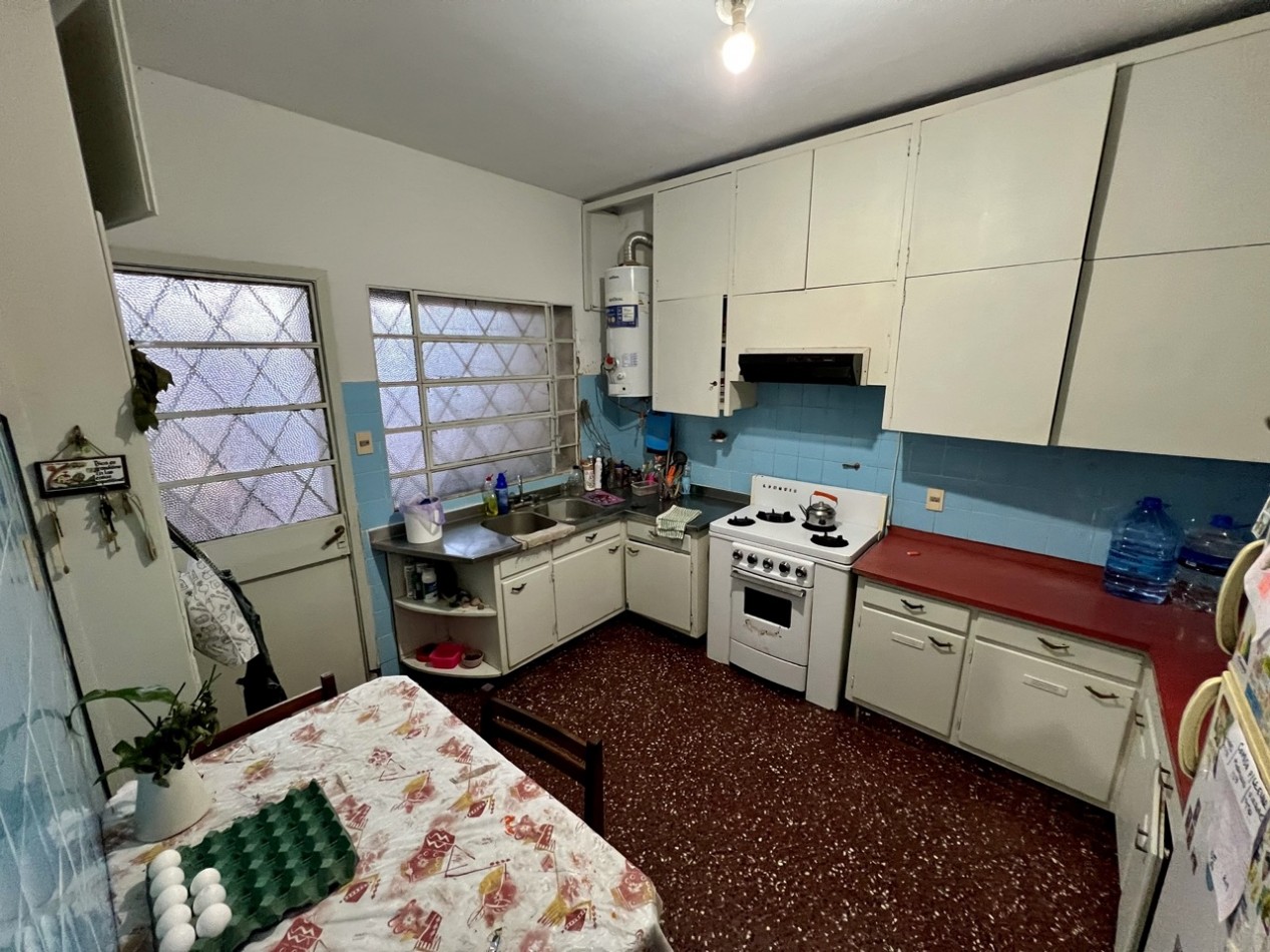 Casa imperdible en esquina | Depto, garaje y taller independientes