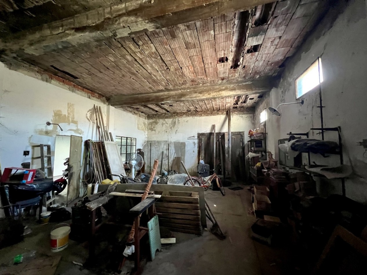 Casa imperdible en esquina | Depto, garaje y taller independientes
