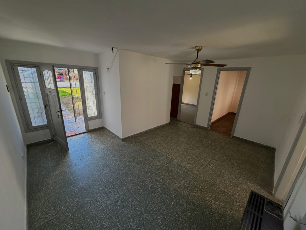 Oportunidad Real | Casa con Terreno Propio | Construccion Solida | Gran Proyeccion | Lavadero