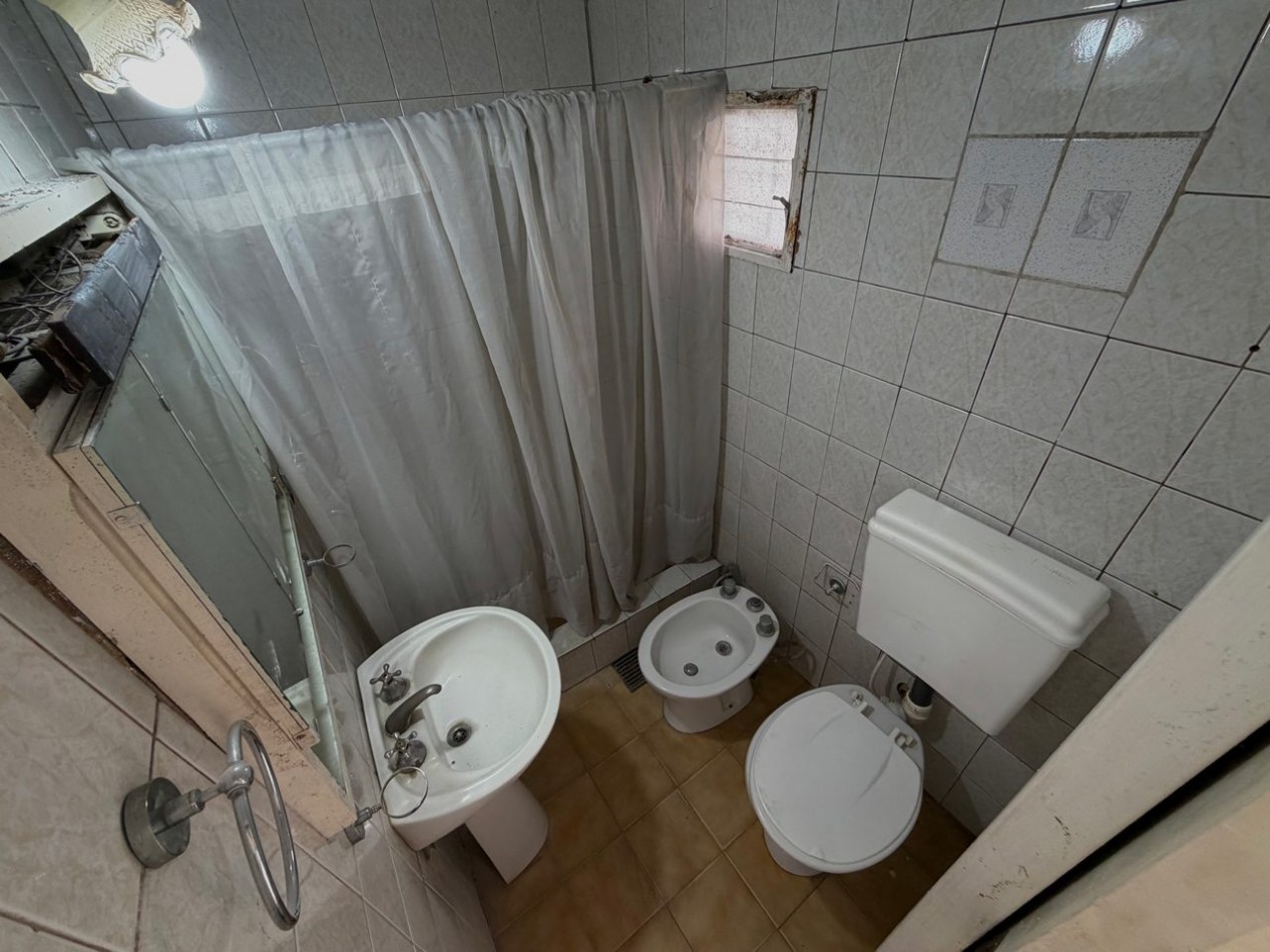 Oportunidad Real | Casa con Terreno Propio | Construccion Solida | Gran Proyeccion | Lavadero