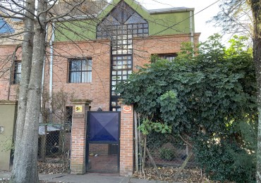 Casa de 4 Ambientes en Don Torcuato - Cochera / Piscina / Parrilla / Lavadero